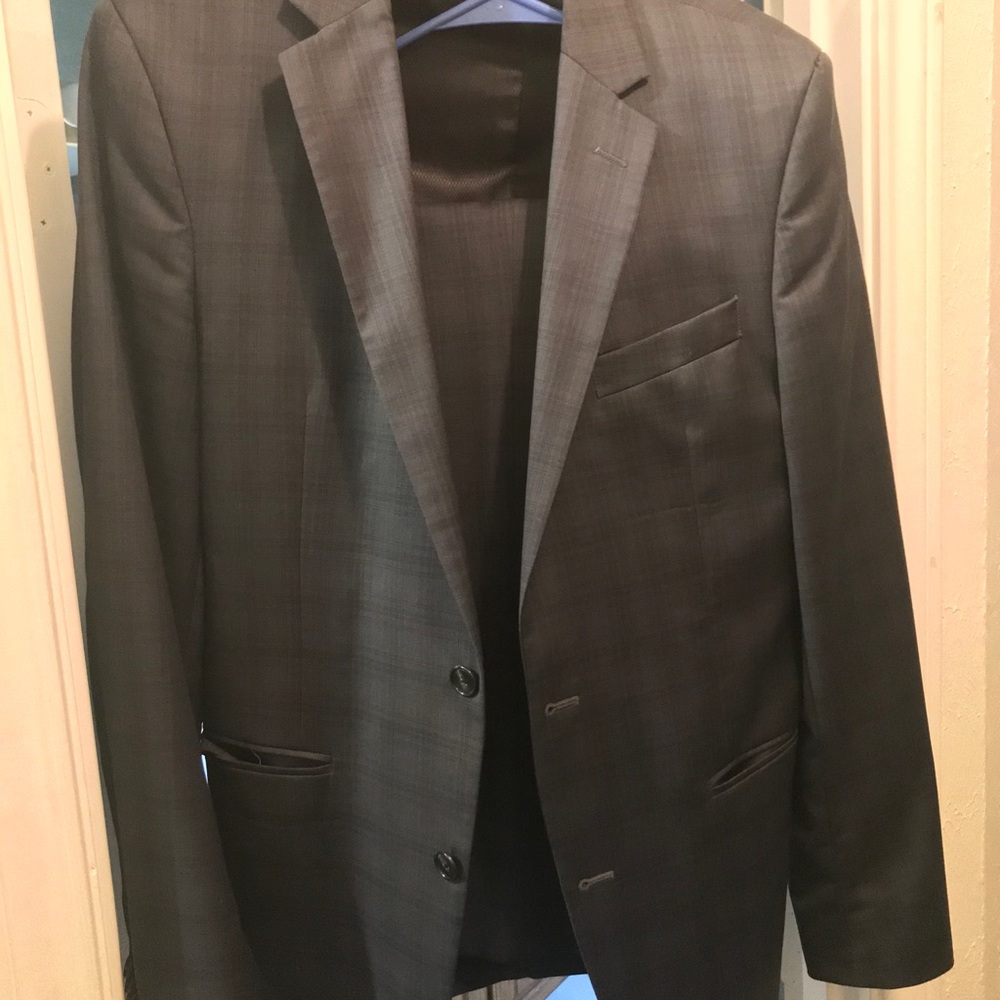 Kenneth Cole Mens Suit